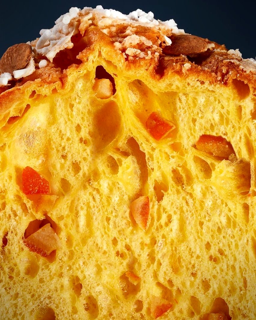 Panettone Tradizionale al taglio: mollica alveolata e canditi